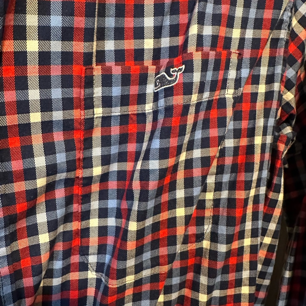 Large Vineyard Vines men’s check shirt